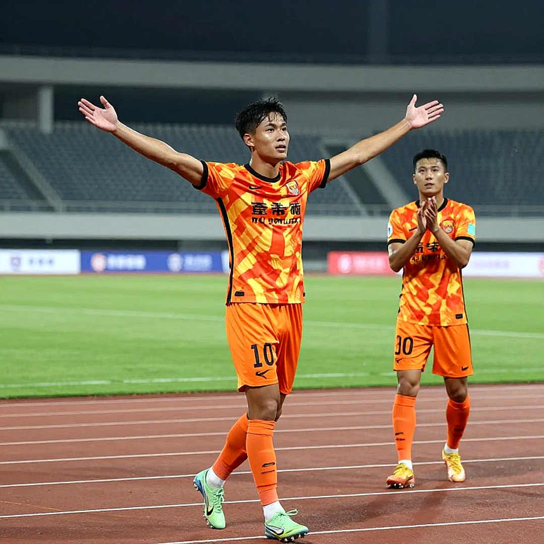 Phòng thay đồ V.League: Nhịp đập thật của bóng đá Việt Nam