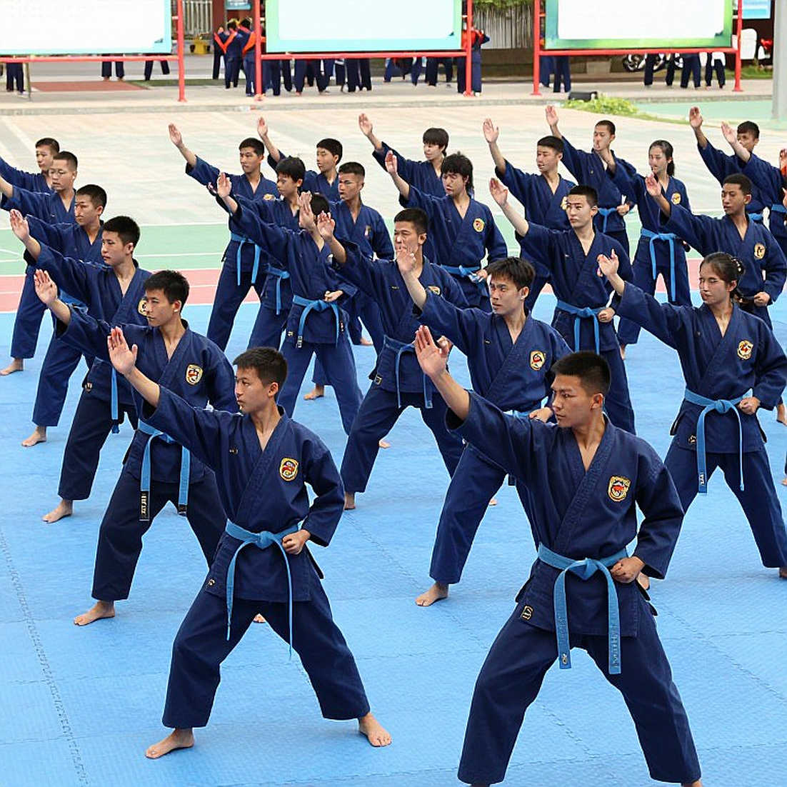 Người quấn băng ở góc đài: bản đồ thật của võ thuật chuyên nghiệp Việt Nam