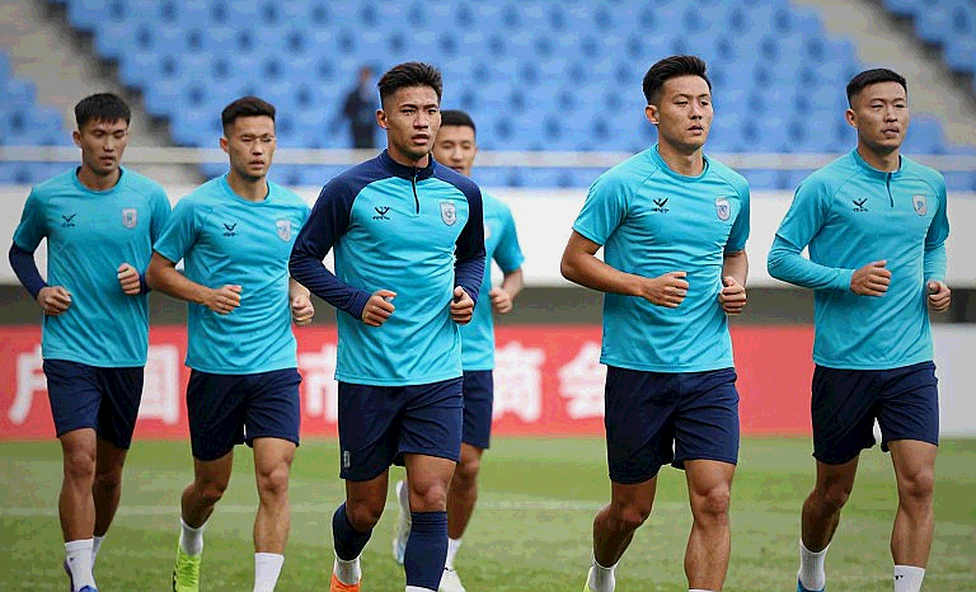 Chibuike Nwaiwu và canh bạc thẻ vàng: Trabzonspor đứng trước quyết định định hình trận derby Galatasaray Chibuike Nwaiwu và canh bạc thẻ vàng: Trabzonspor đứng trước quyết định định hình trận derby Galatasaray