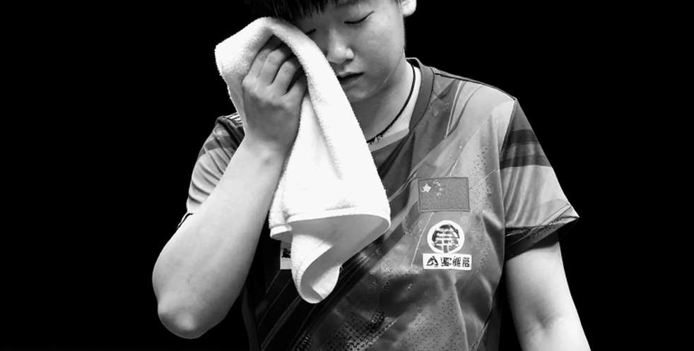 Zion Suzuki, cú phát bóng từ vạch 5m50 và chiến thắng đầu tiên của Aston Villa Zion Suzuki, cú phát bóng từ vạch 5m50 và chiến thắng đầu tiên của Aston Villa