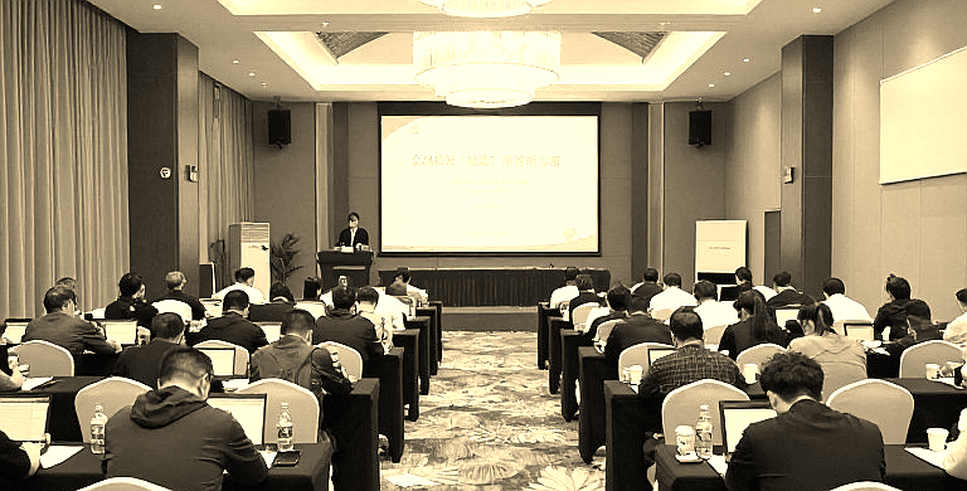 Chiếc ghế nóng bị lãng quên: Khi thông điệp của Global Chess League bị nuốt chửng bởi một quảng cáo tạp chí Chiếc ghế nóng bị lãng quên: Khi thông điệp của Global Chess League bị nuốt chửng bởi một quảng cáo tạp chí