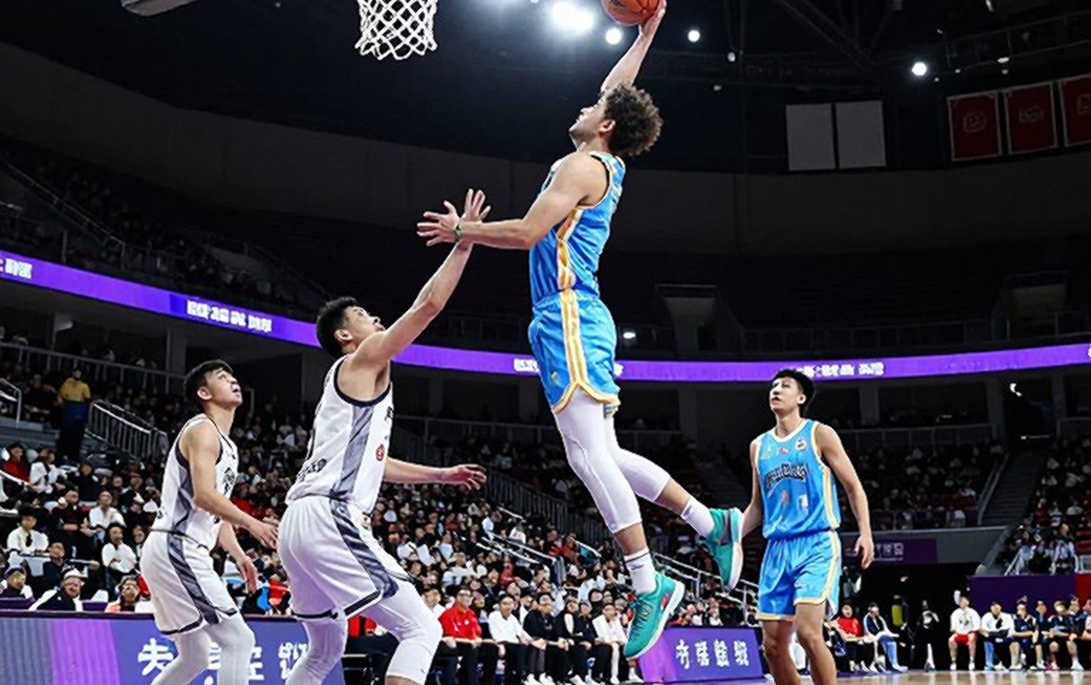 15 điểm, 6 rebounds, một dòng box-score trống: trận đấu Balkan nói gì về bóng rổ Việt Nam