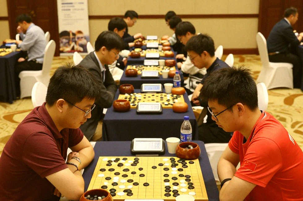 Sindarov đánh bại Anand trong ngày khai mạc Global Chess League 2026: Phân tích chiến thuật và câu chuyện phía sau thắng lợi 10-4 của Fyers American Gambits