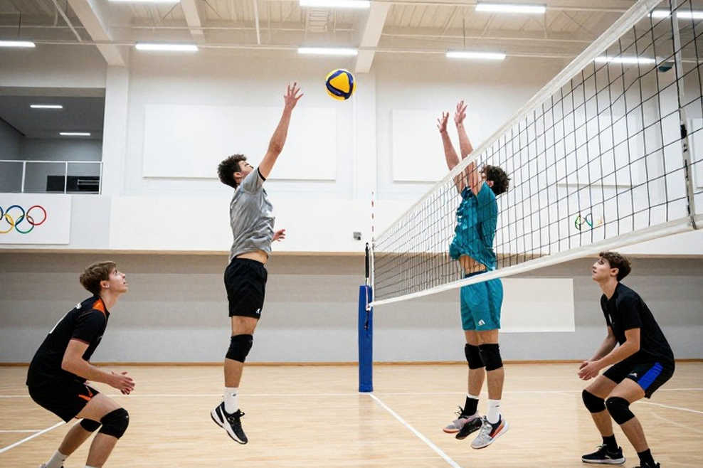 Bảng xếp hạng Top 16 đầu tiên của NCAA 2026: Nebraska số 1 và những khoảng trống chưa được đọc
