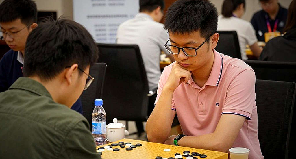 Carlsen, AI và khoảng cách hai mươi lần giữa vương miện cờ vua với thị trường