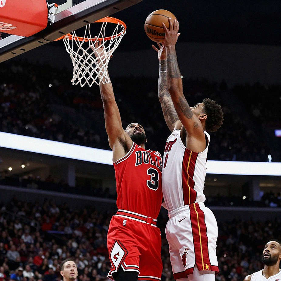 UNICS chính thức chia tay Angel Delgado vì chấn thương, ký David McCormack thay thế trung phong