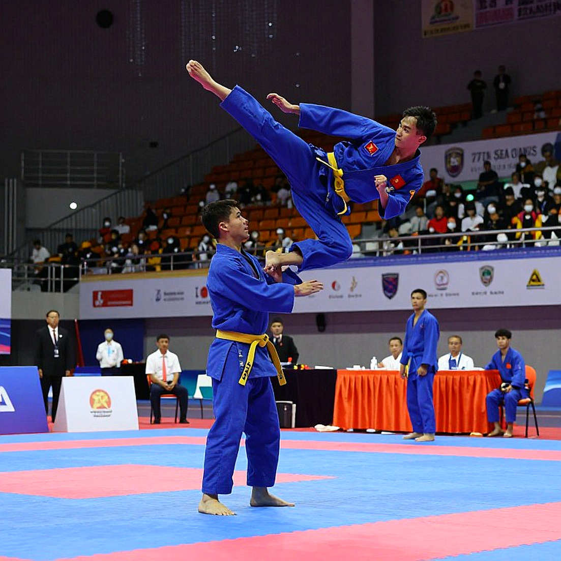 27 triều đại trong 28 năm: Quy luật bị bỏ quên của chiếc đai hạng nặng UFC 27 triều đại trong 28 năm: Quy luật bị bỏ quên của chiếc đai hạng nặng UFC