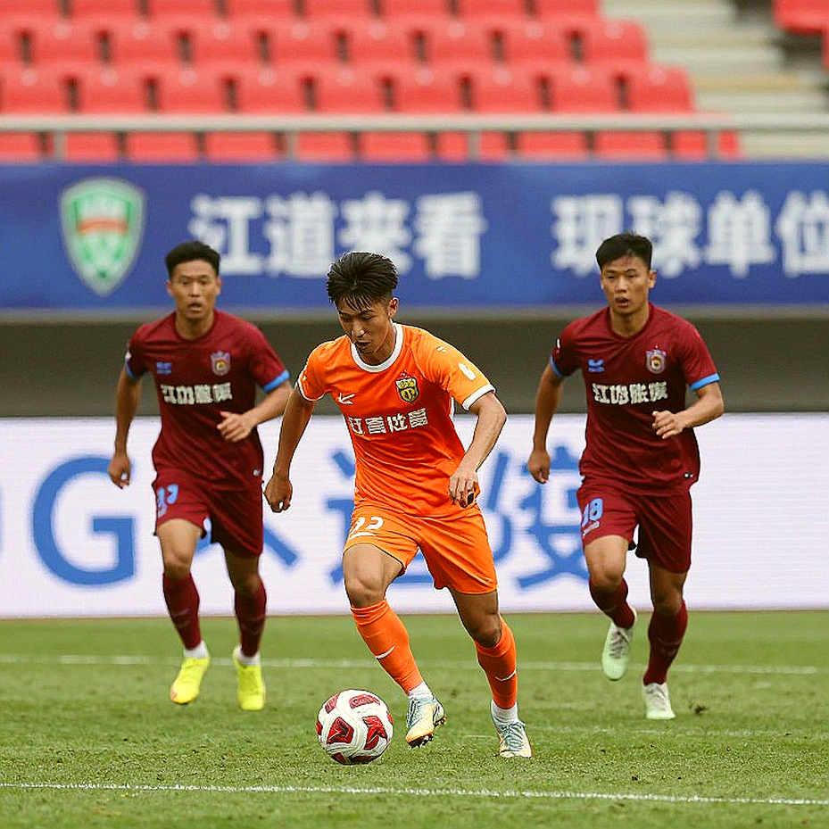 Khung dữ liệu trống rỗng: Khi làng tin chuyển nhượng V.League tự lấp đầy khoảng trắng