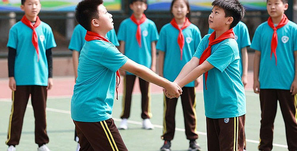 Keeping the Beat Through the Noise: Vietnamese Football Writing and the Discipline of Verified Data Keeping the Beat Through the Noise: Vietnamese Football Writing and the Discipline of Verified Data