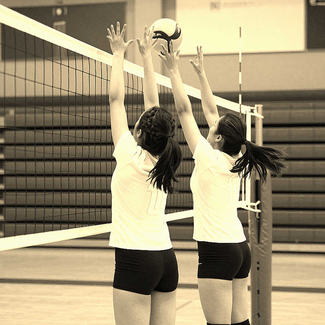 Big Ten/SEC Volleyball Challenge Week 2026: Wrigley Field, 27 trận trong 6 ngày và giới hạn của một tuần lễ quảng bá