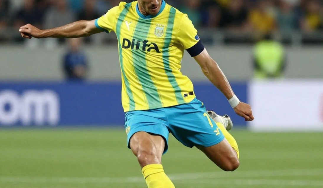 Erik Lira, the Captain's Armband and the Repayment Strike in the Clásico Joven