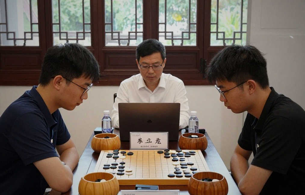 Samarkand và tiếng vang rỗng: Khi tiêu đề cờ vua sống ngoài bài báo Samarkand và tiếng vang rỗng: Khi tiêu đề cờ vua sống ngoài bài báo