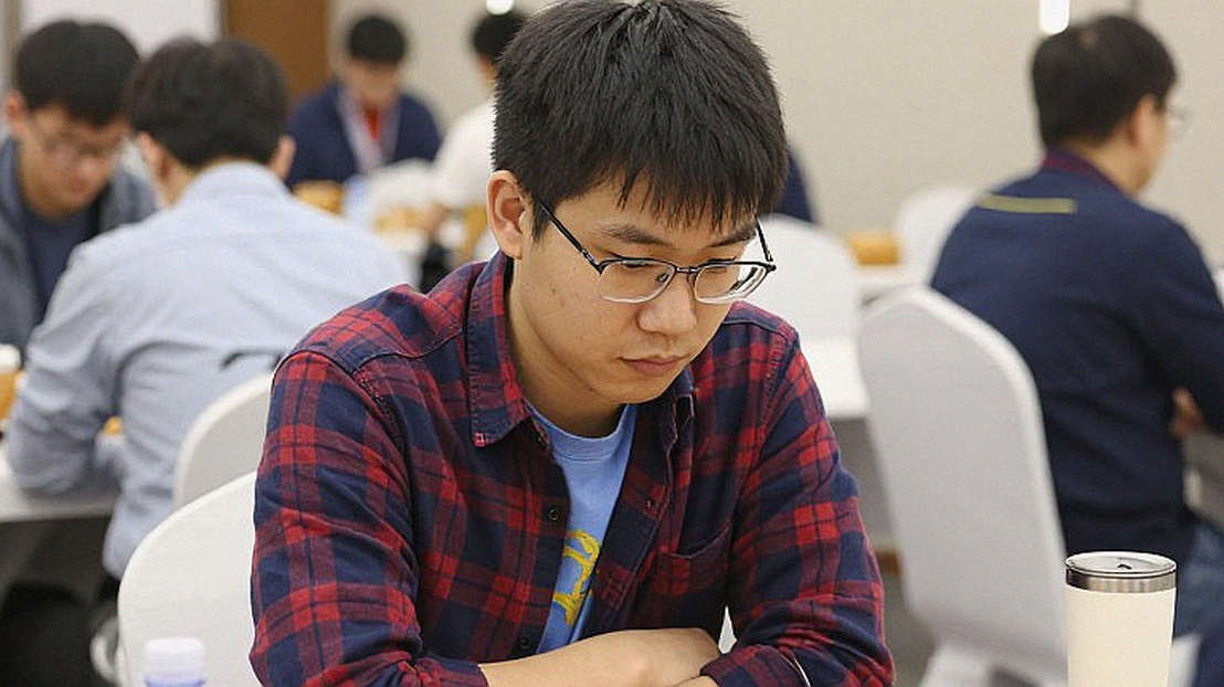 Gukesh vs Sindarov: Carlsen Names a Favourite Without a Single Number Gukesh vs Sindarov: Carlsen Names a Favourite Without a Single Number