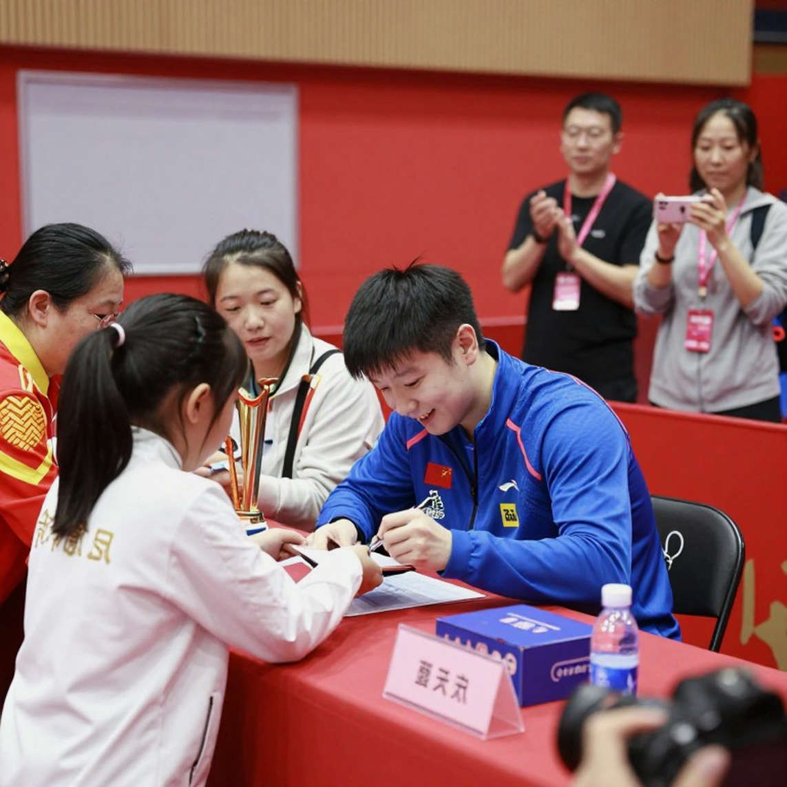 Sheffield lần thứ hai: ITTF Hopes Week và bài toán chuyển hóa 40 đứa trẻ