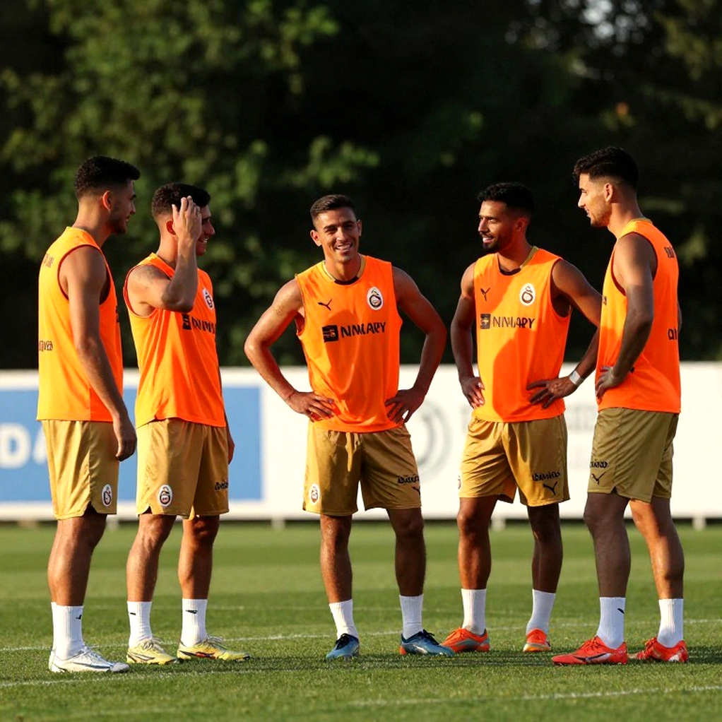 Rodríguez cười nhạo Chivas: Khi một biểu tượng cảm xúc bán được nhiều hơn bàn thắng