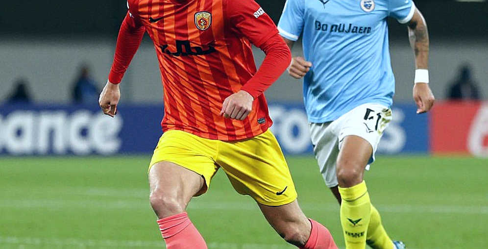 Iraola Shocks: Excludes Chiesa and Endo from Champions League, Carragher Criticizes Ruthlessly Iraola Shocks: Excludes Chiesa and Endo from Champions League, Carragher Criticizes Ruthlessly