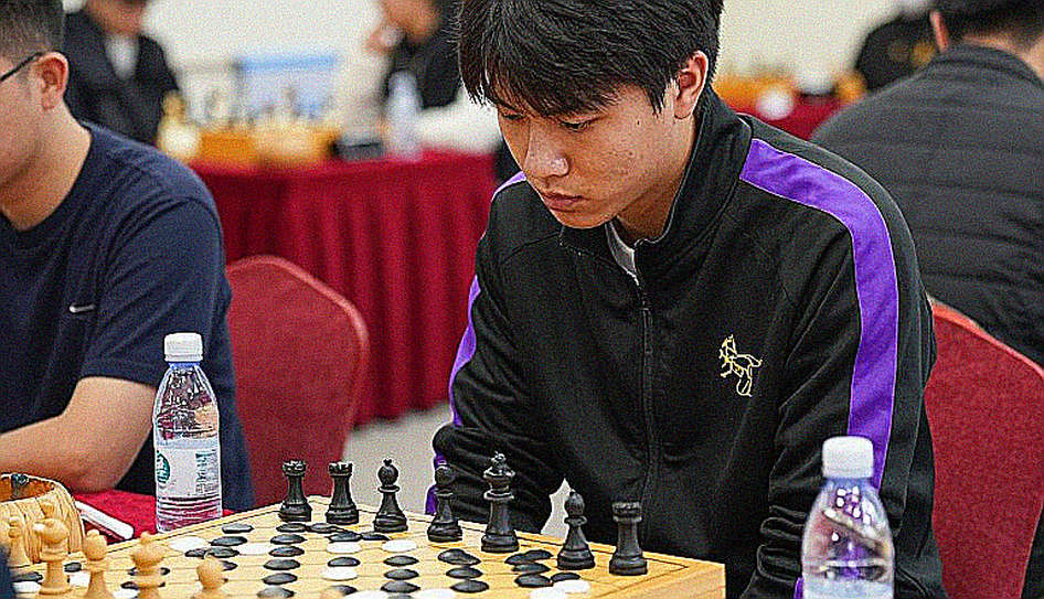 Sacrificing a Pawn on Move Two: The 60-Minute Contract and the Paradox of Transparency